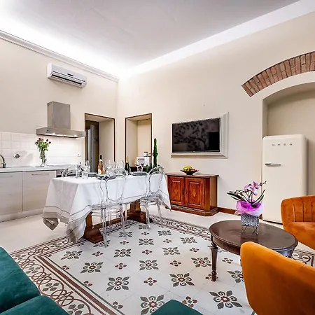 Three Via Roma Florenz