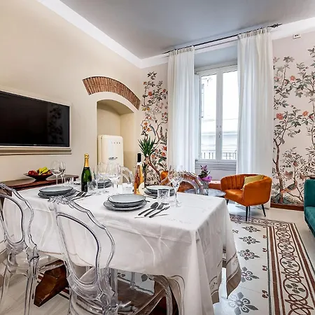 Apartment Three Via Roma Florenz
