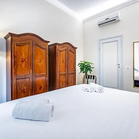 Apartment Three Via Roma *