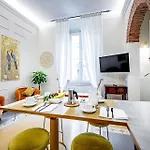 Apartment Three Via Roma *
