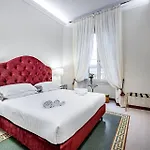 Three Via Roma Apartment Florence